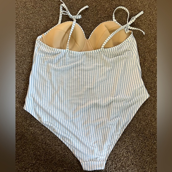 Striped bathing suit with Cups - Picture 2 of 2